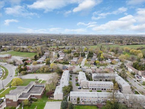 Photo 28 at 11 - 2 Liszt Gate, Hillcrest Village, Toronto