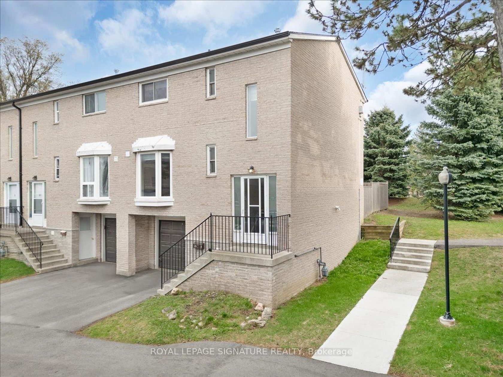 11 - 2 Liszt Gate, Hillcrest Village, Toronto 