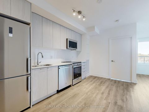 Photo 4 at 415 - 185 Deerfield Road, Central Newmarket, Newmarket