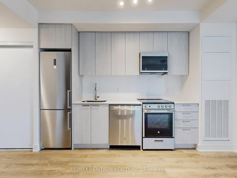 Photo 5 at 415 - 185 Deerfield Road, Central Newmarket, Newmarket