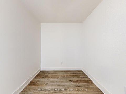 Photo 10 at 415 - 185 Deerfield Road, Central Newmarket, Newmarket