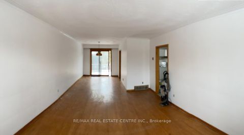 Photo 3 at 462 Scarsdale Crescent, WO West, Oakville