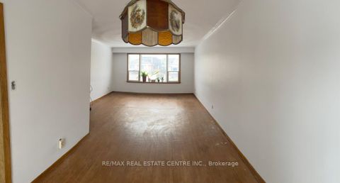 Photo 4 at 462 Scarsdale Crescent, WO West, Oakville