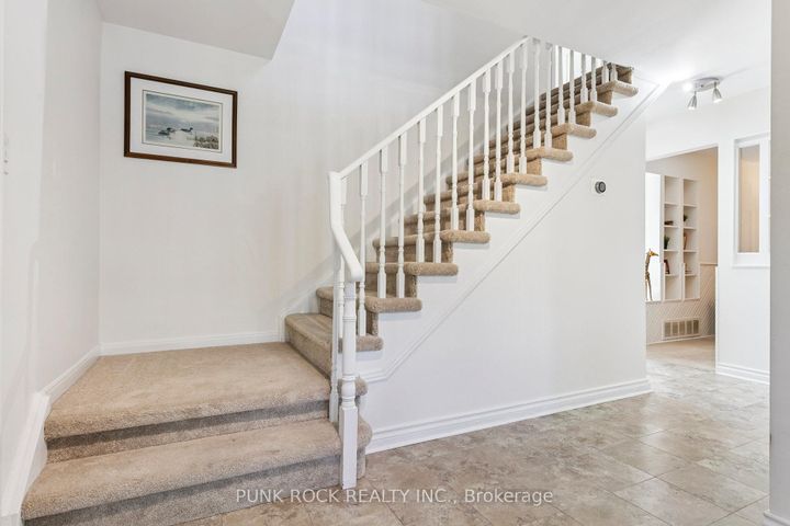 Photo 4 at 4161 Claypine Rise, Rathwood, Mississauga