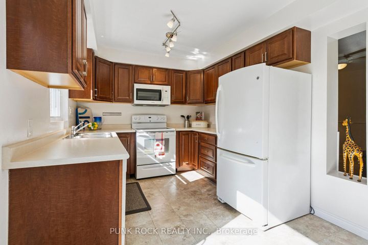 Photo 15 at 4161 Claypine Rise, Rathwood, Mississauga