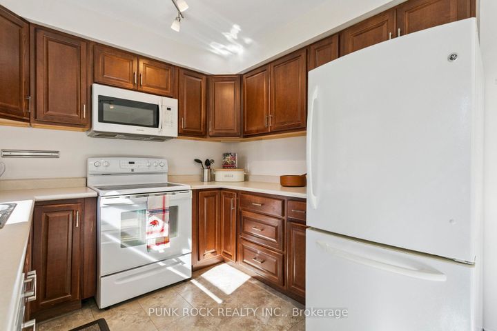 Photo 16 at 4161 Claypine Rise, Rathwood, Mississauga