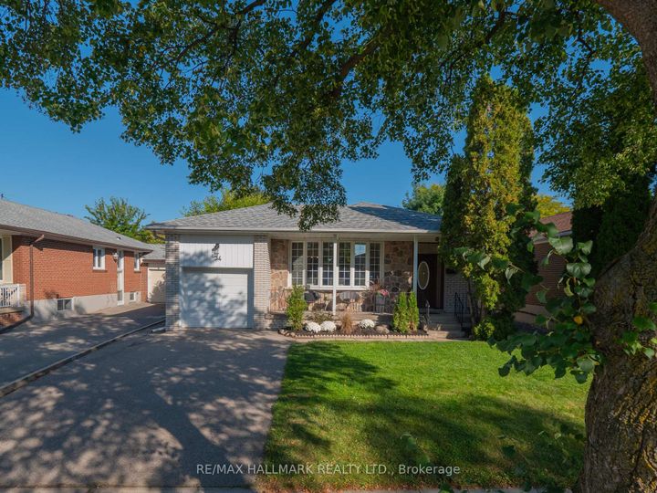 Photo 1 at 34 Guernsey Drive, Etobicoke West Mall, Toronto