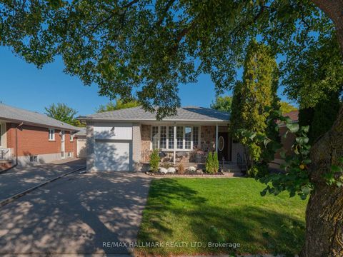 Photo 1 at 34 Guernsey Drive, Etobicoke West Mall, Toronto