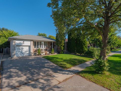 Photo 2 at 34 Guernsey Drive, Etobicoke West Mall, Toronto