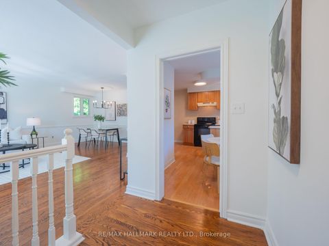 Photo 3 at 34 Guernsey Drive, Etobicoke West Mall, Toronto