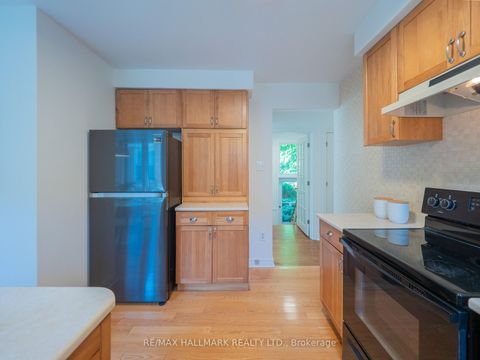 Photo 13 at 34 Guernsey Drive, Etobicoke West Mall, Toronto