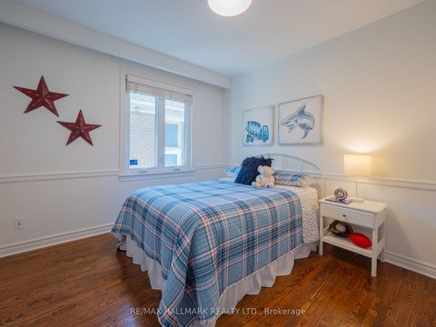 Photo 21 at 34 Guernsey Drive, Etobicoke West Mall, Toronto