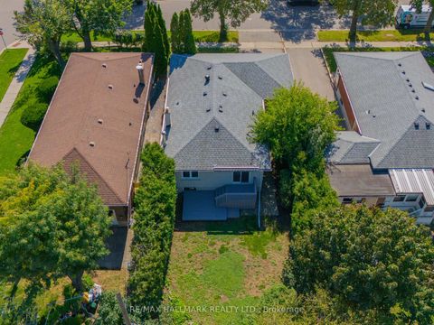 Photo 40 at 34 Guernsey Drive, Etobicoke West Mall, Toronto