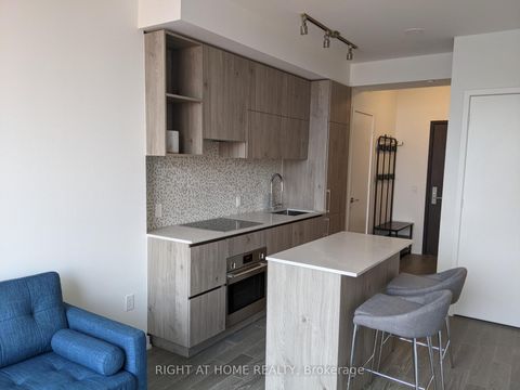 Photo 1 at 1010 - 1 Yorkville Avenue, Annex, Toronto