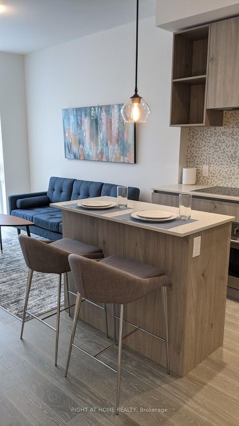 Photo 2 at 1010 - 1 Yorkville Avenue, Annex, Toronto