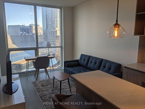 Photo 3 at 1010 - 1 Yorkville Avenue, Annex, Toronto