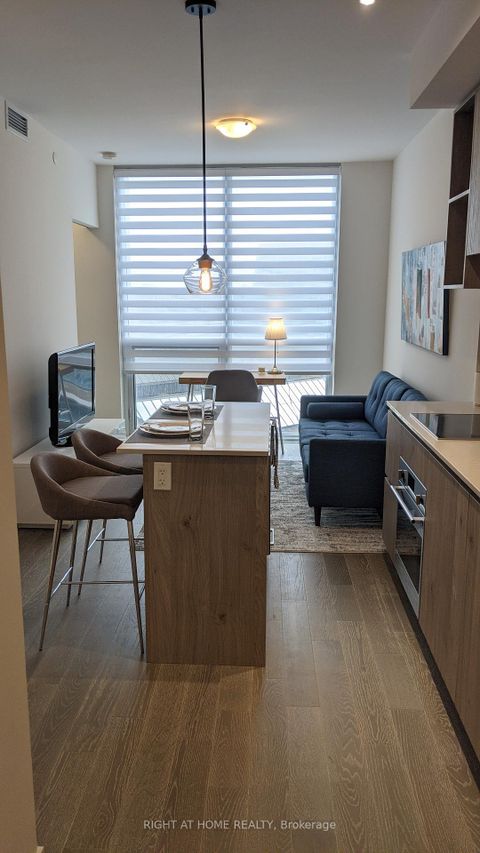 Photo 4 at 1010 - 1 Yorkville Avenue, Annex, Toronto