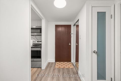 Photo 1 at 817 - 711 Bay Street, Bay Street Corridor, Toronto