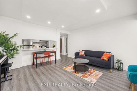Photo 10 at 817 - 711 Bay Street, Bay Street Corridor, Toronto
