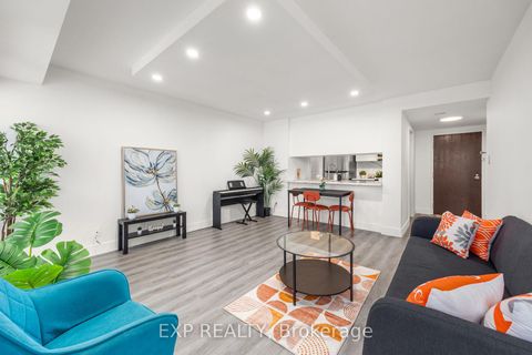 Photo 11 at 817 - 711 Bay Street, Bay Street Corridor, Toronto