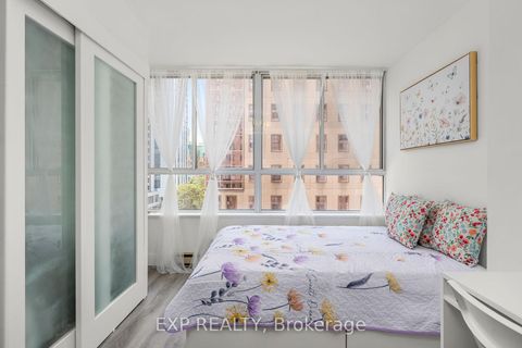 Photo 16 at 817 - 711 Bay Street, Bay Street Corridor, Toronto
