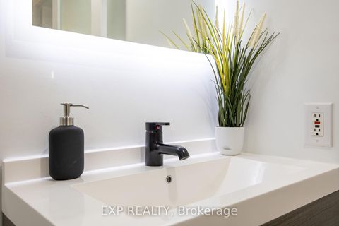 Photo 18 at 817 - 711 Bay Street, Bay Street Corridor, Toronto