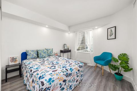 Photo 19 at 817 - 711 Bay Street, Bay Street Corridor, Toronto