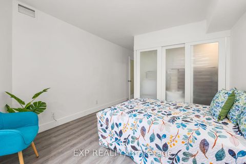 Photo 20 at 817 - 711 Bay Street, Bay Street Corridor, Toronto