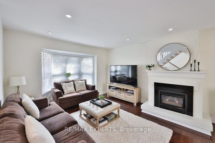 Photo 4 at 4 Amos Maynard Circle, West Woodbridge, Vaughan