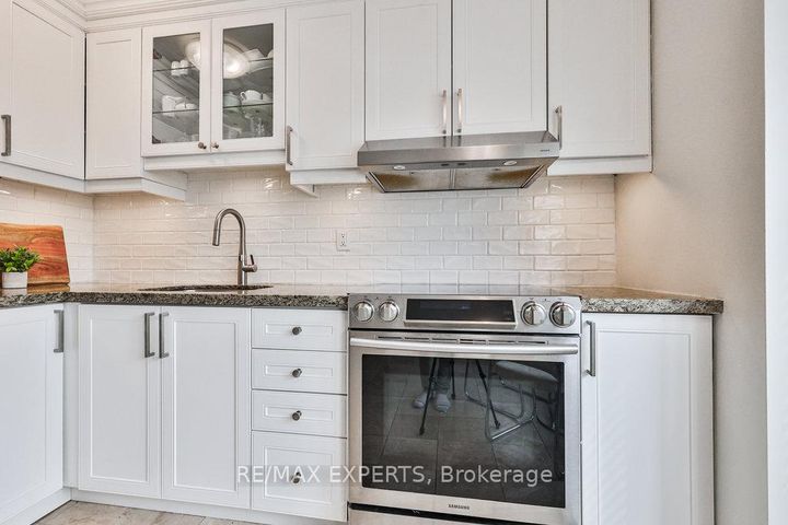 Photo 10 at 4 Amos Maynard Circle, West Woodbridge, Vaughan