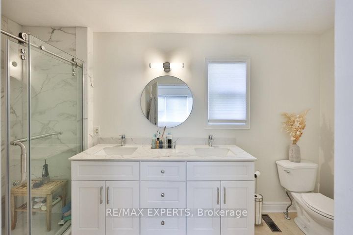Photo 17 at 4 Amos Maynard Circle, West Woodbridge, Vaughan