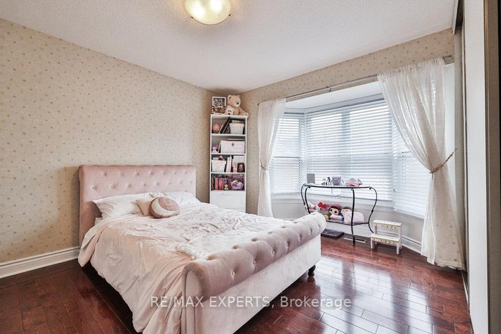 Photo 19 at 4 Amos Maynard Circle, West Woodbridge, Vaughan
