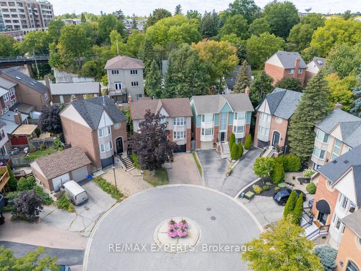 Photo 30 at 4 Amos Maynard Circle, West Woodbridge, Vaughan