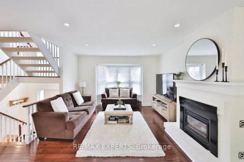Photo 3 at 4 Amos Maynard Circle, West Woodbridge, Vaughan