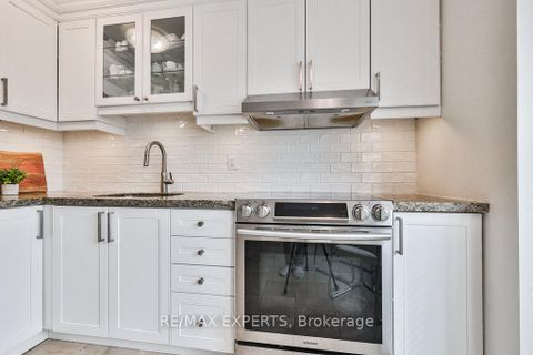 Photo 10 at 4 Amos Maynard Circle, West Woodbridge, Vaughan