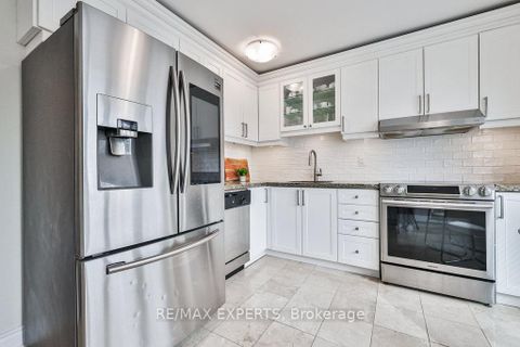 Photo 11 at 4 Amos Maynard Circle, West Woodbridge, Vaughan