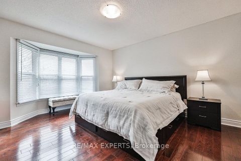 Photo 15 at 4 Amos Maynard Circle, West Woodbridge, Vaughan