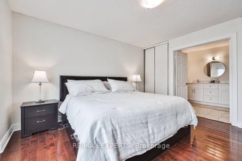 Photo 16 at 4 Amos Maynard Circle, West Woodbridge, Vaughan