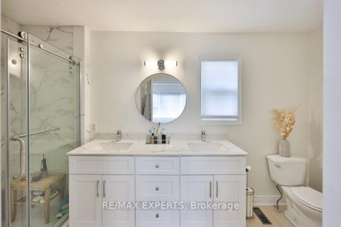 Photo 17 at 4 Amos Maynard Circle, West Woodbridge, Vaughan