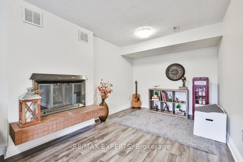 Photo 24 at 4 Amos Maynard Circle, West Woodbridge, Vaughan