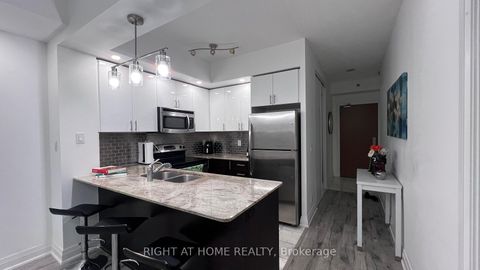 Photo 10 at 814 - 520 Steeles Avenue W, Yorkhill, Vaughan