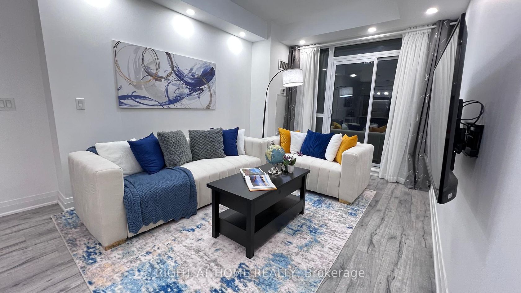 814 - 520 Steeles Avenue W, Yorkhill, Vaughan 
