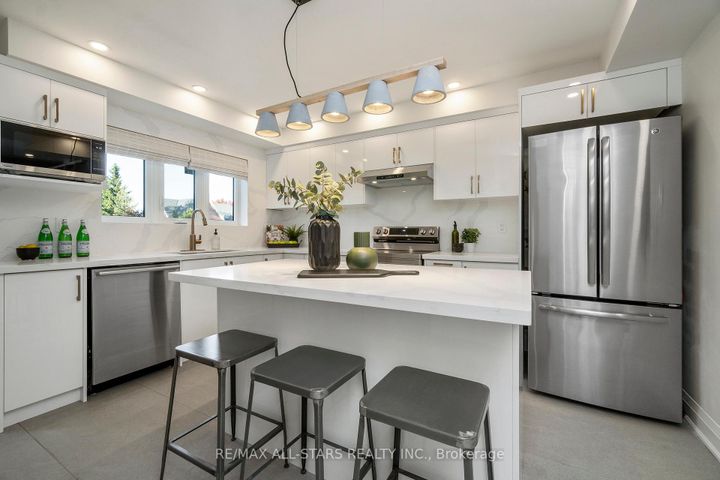 Photo 1 at 21 Rougehaven Way, Vinegar Hill, Markham