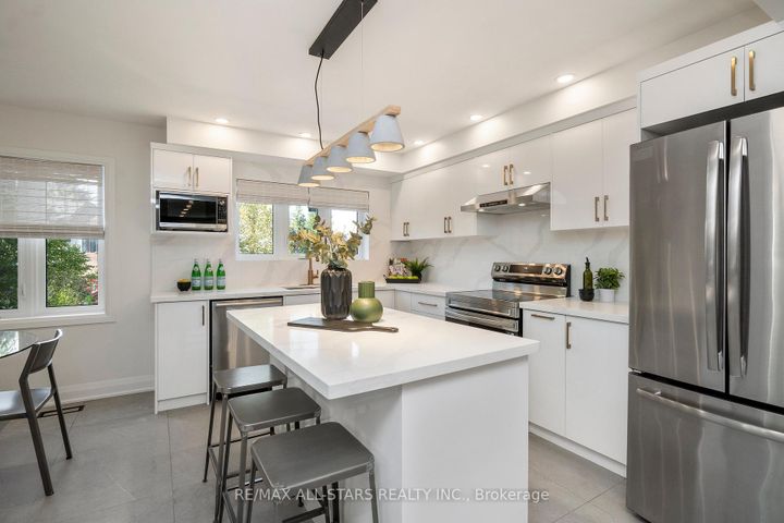 Photo 2 at 21 Rougehaven Way, Vinegar Hill, Markham