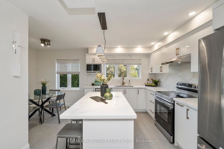 Photo 5 at 21 Rougehaven Way, Vinegar Hill, Markham