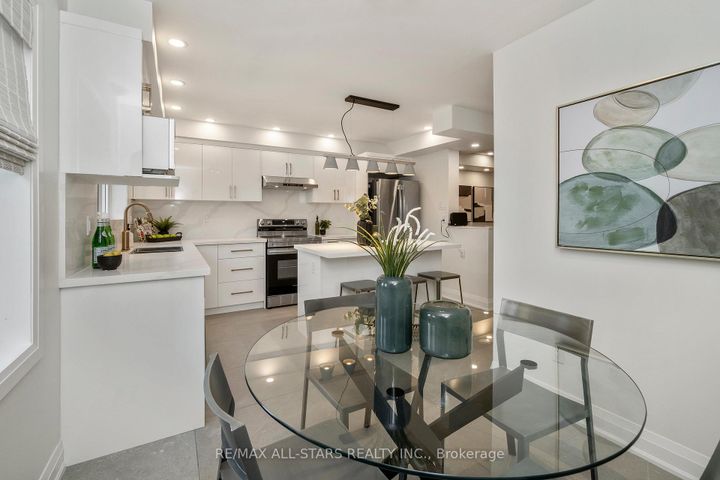 Photo 7 at 21 Rougehaven Way, Vinegar Hill, Markham
