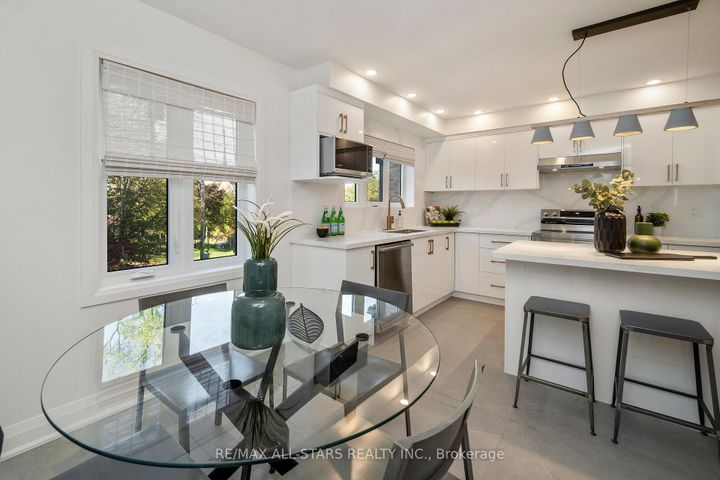 Photo 8 at 21 Rougehaven Way, Vinegar Hill, Markham