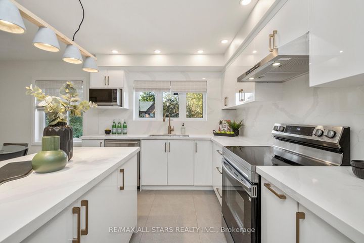 Photo 10 at 21 Rougehaven Way, Vinegar Hill, Markham