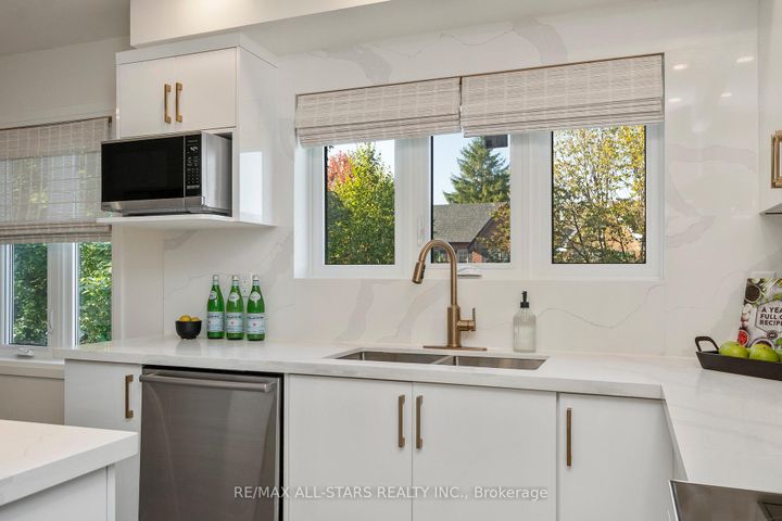 Photo 11 at 21 Rougehaven Way, Vinegar Hill, Markham