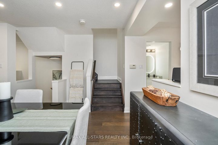 Photo 21 at 21 Rougehaven Way, Vinegar Hill, Markham